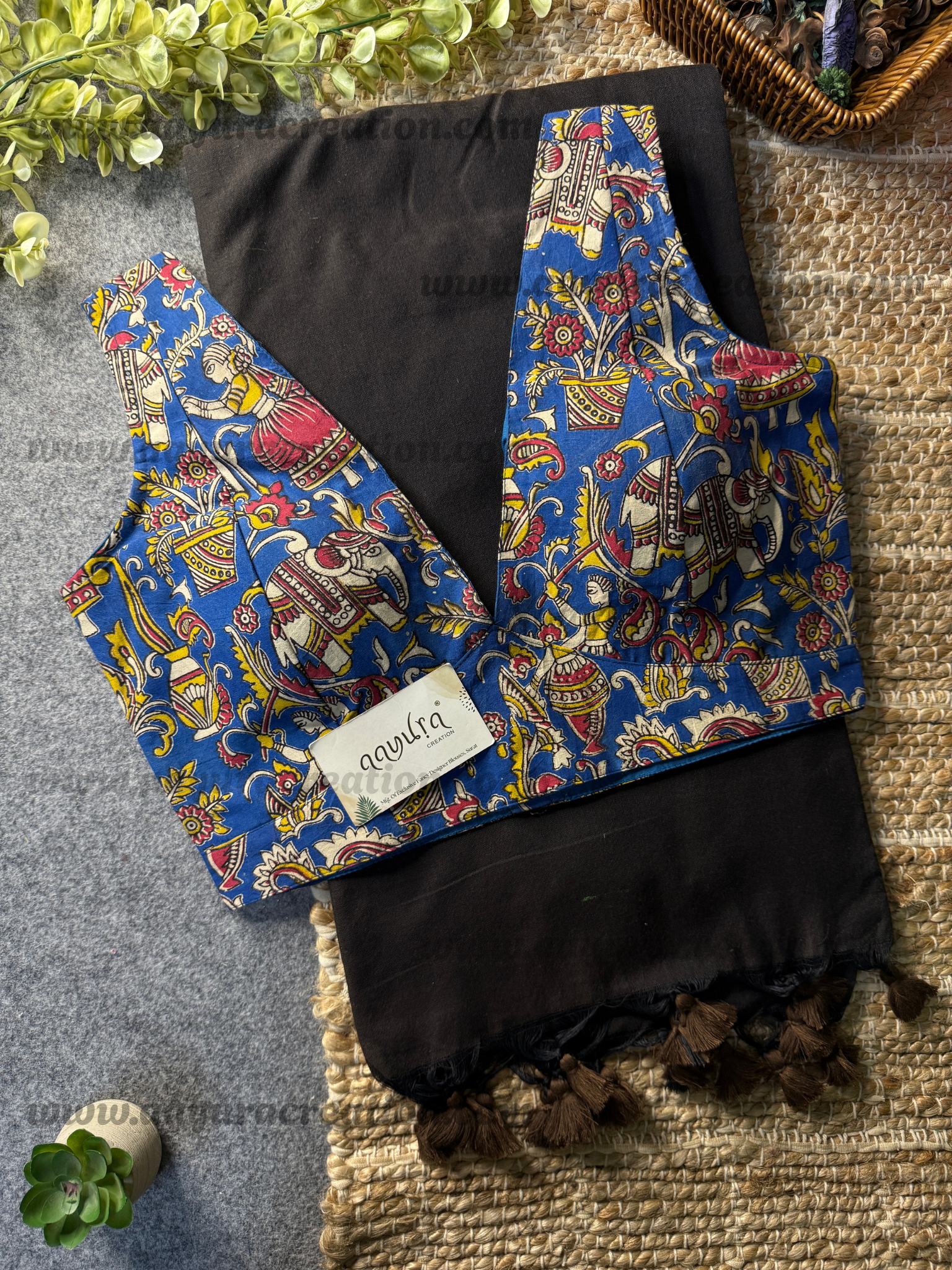 Ajrakh Vibe โ Khadi Grace Combo
