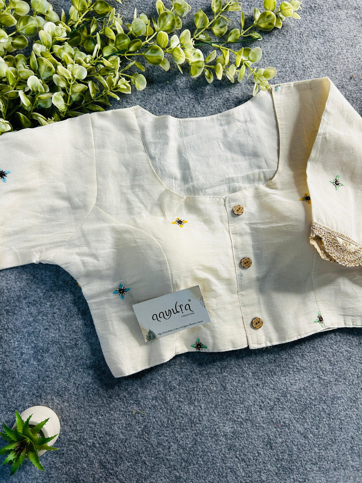 Saanvi-Boatneck