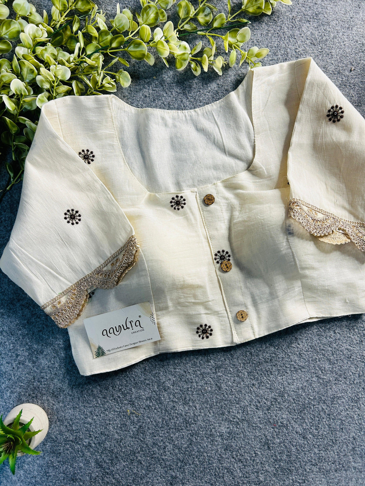 Saanvi-Boatneck