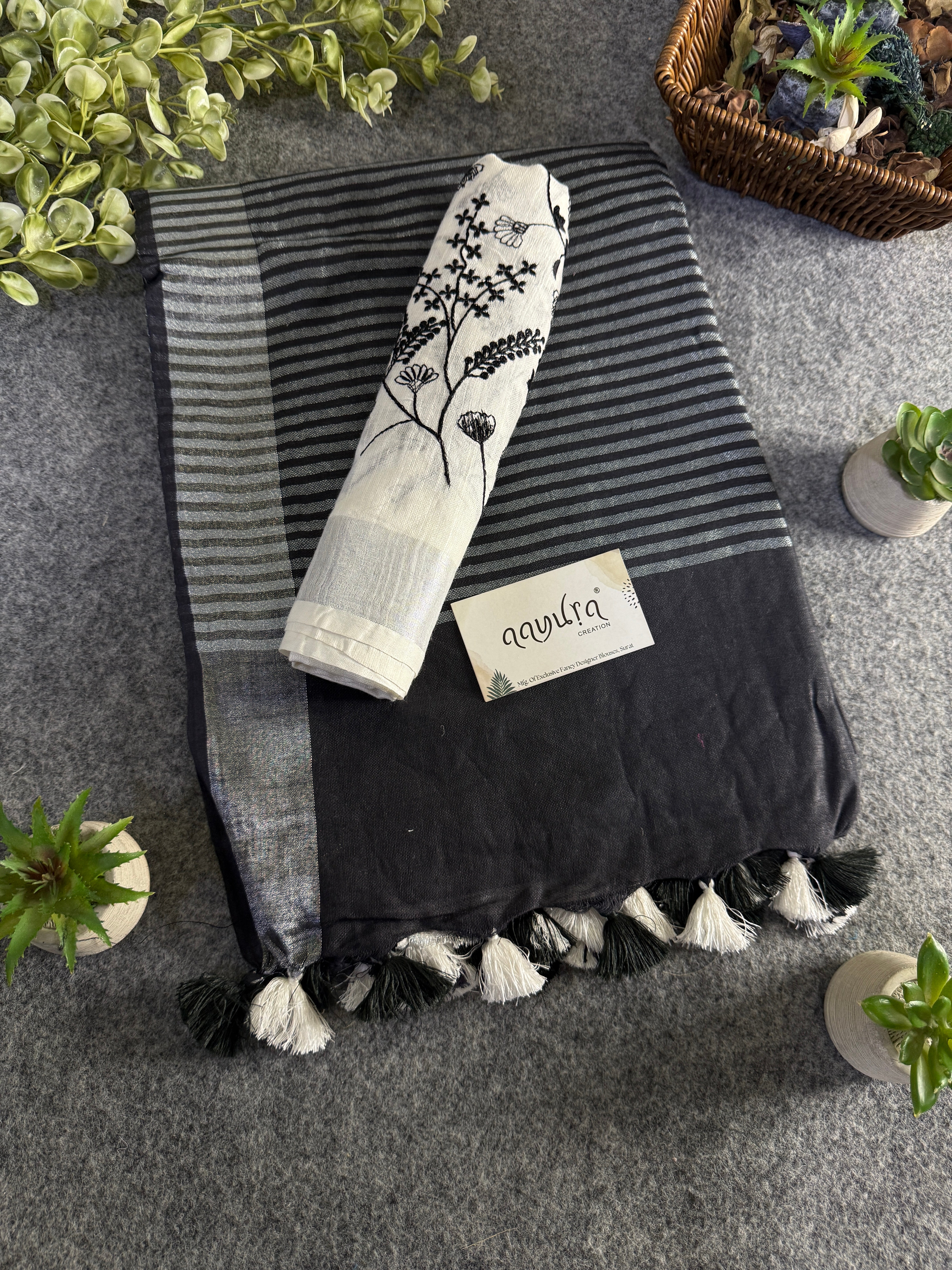 Classic Linen Charm Saree