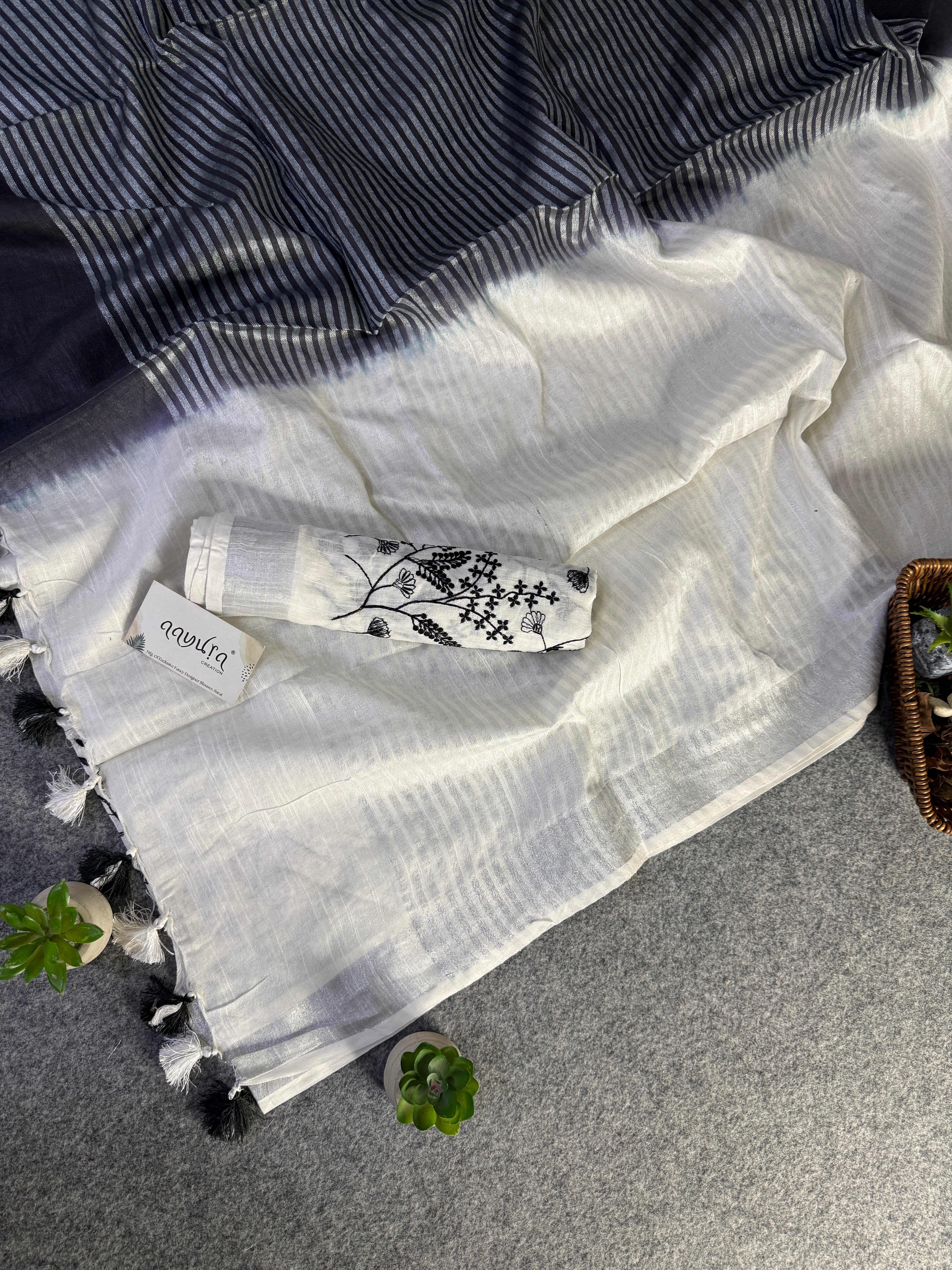 Classic Linen Charm Saree