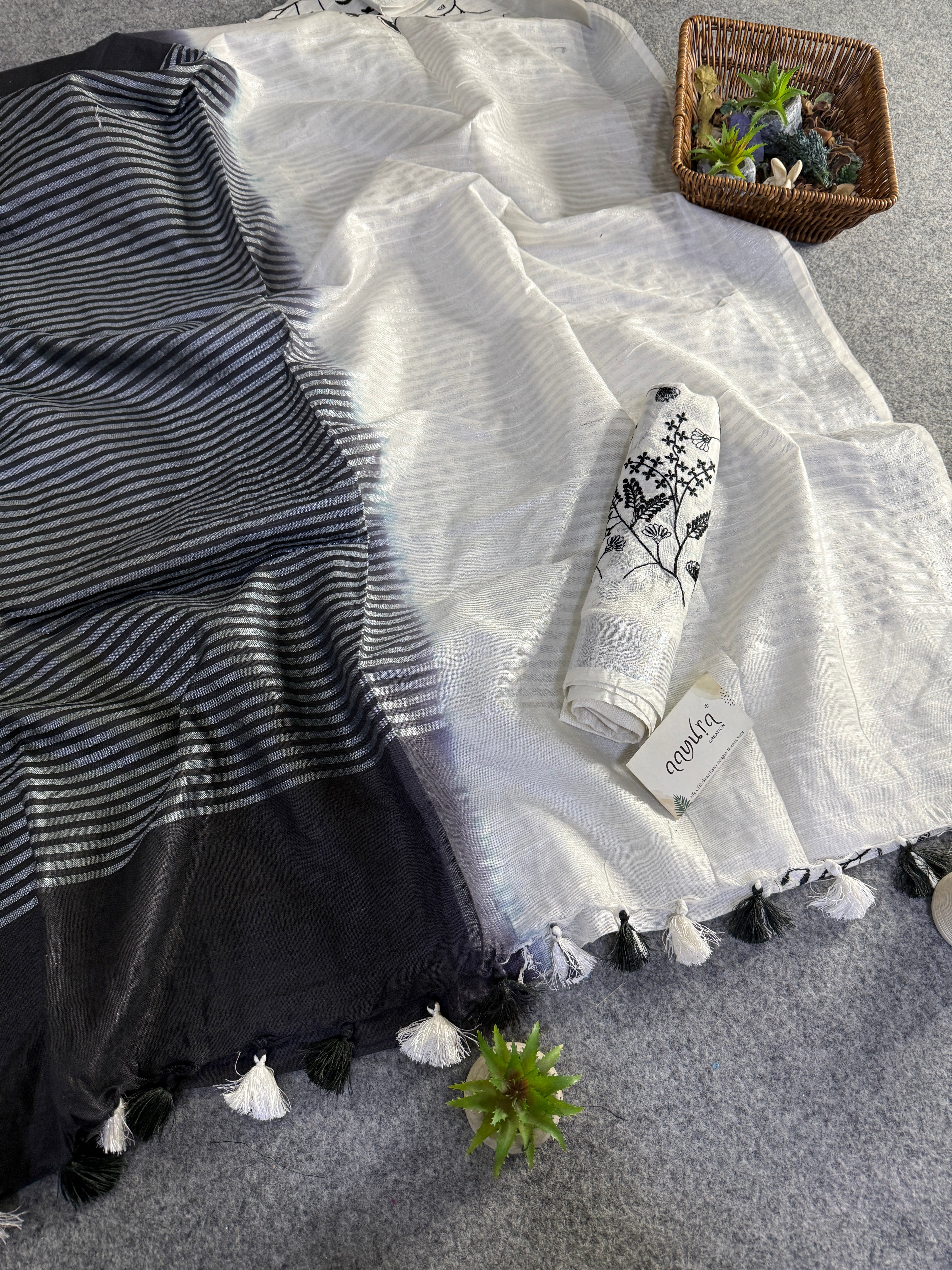 Classic Linen Charm Saree