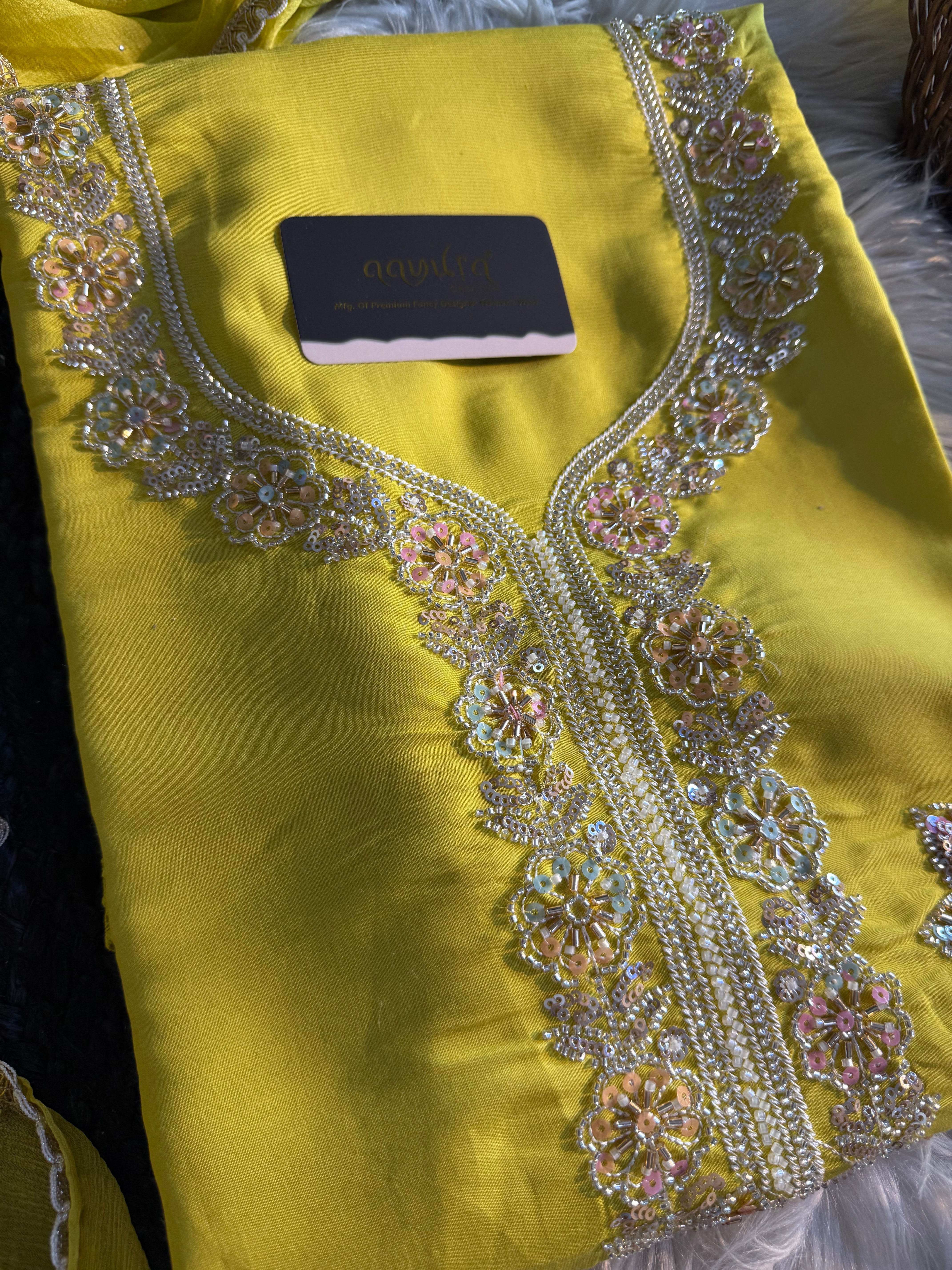 Ruhani Unstiched Suit