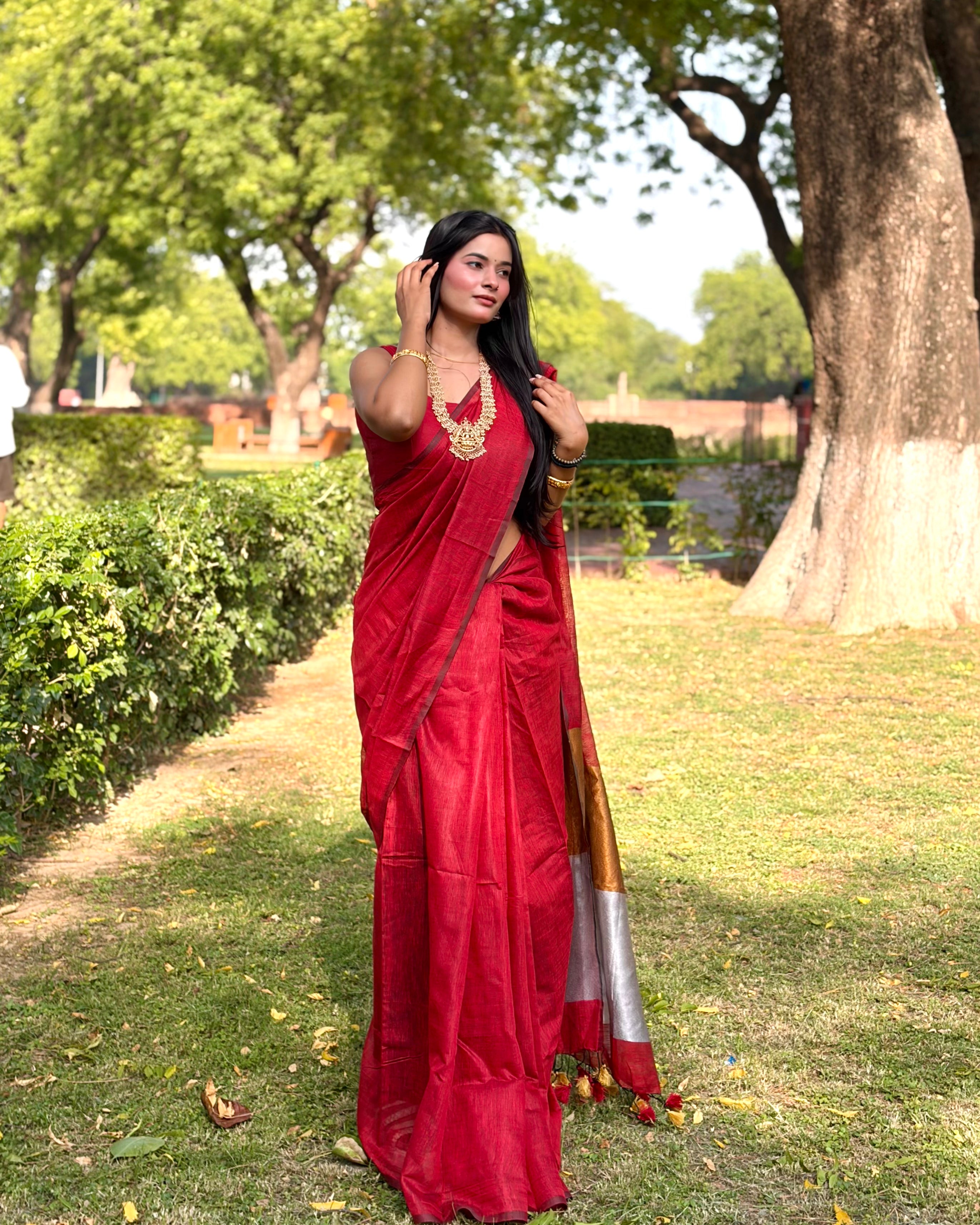Vedika Woven Cotton Linen Saree