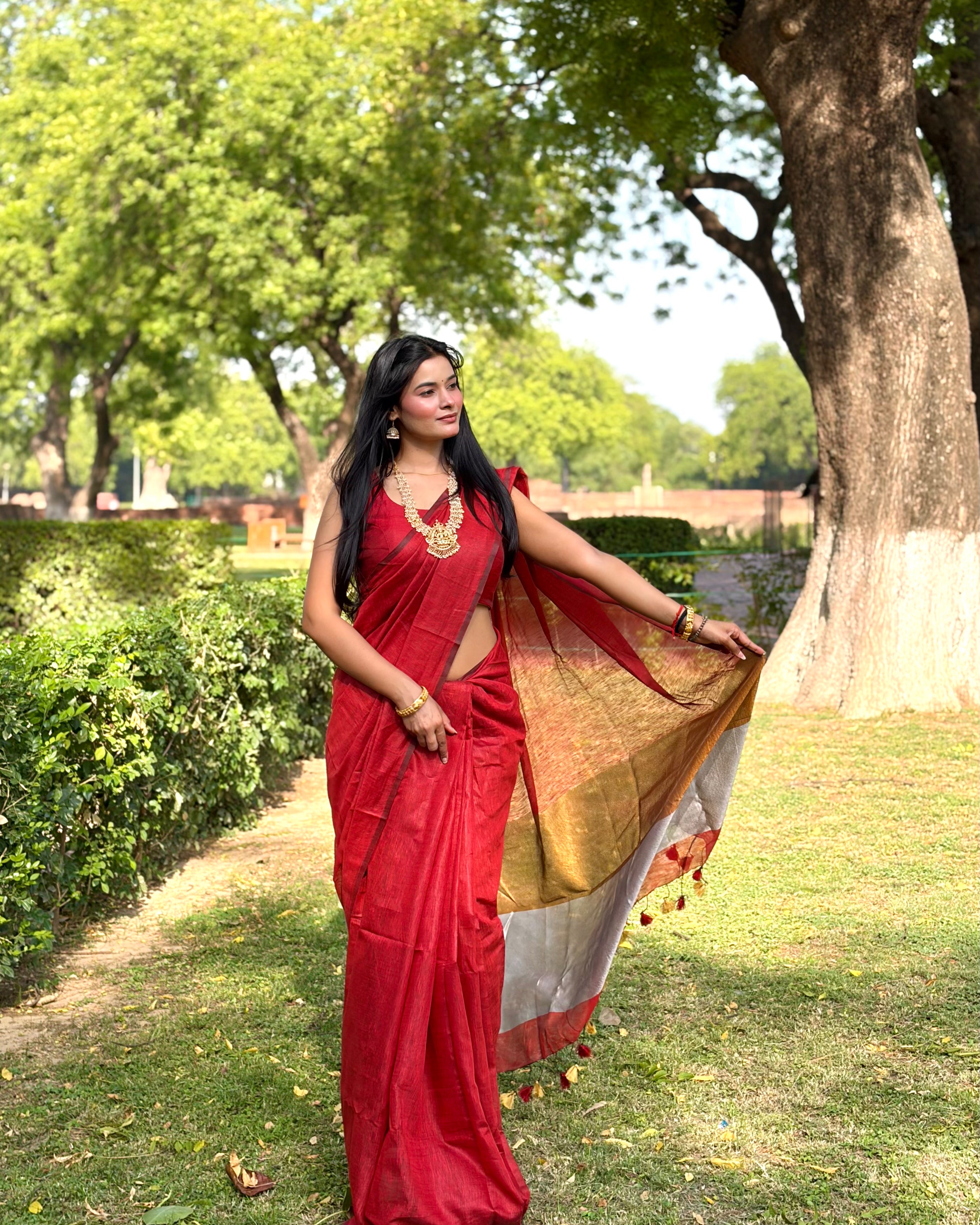 Vedika Woven Cotton Linen Saree