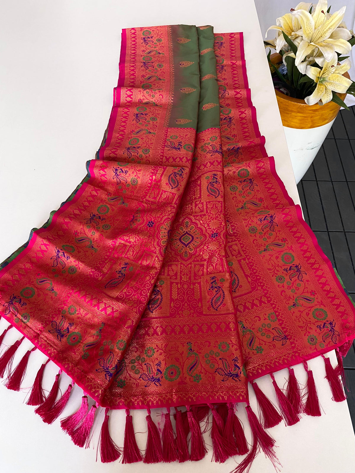 Saumya Jhallar Saree