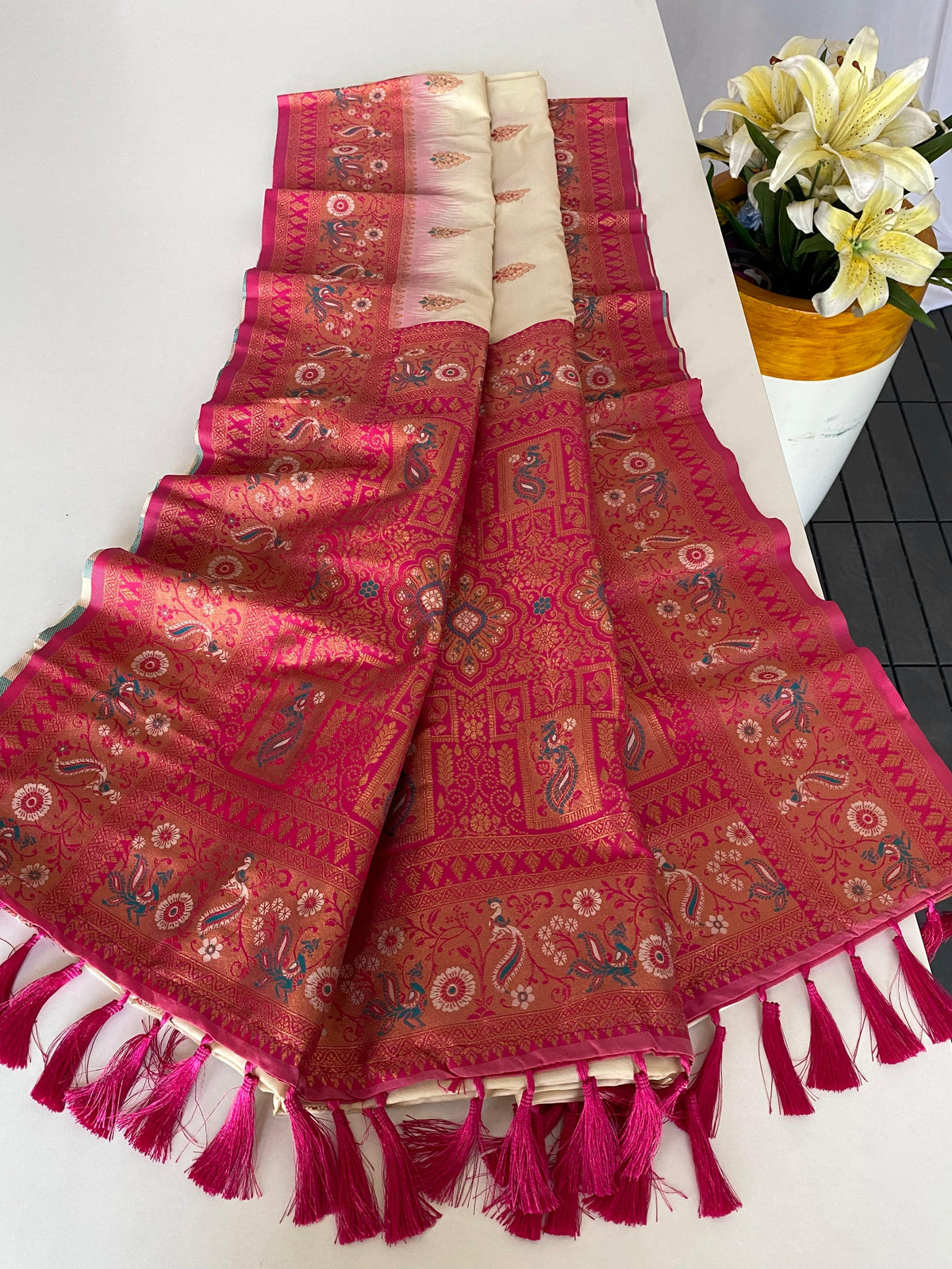 Saumya Jhallar Saree