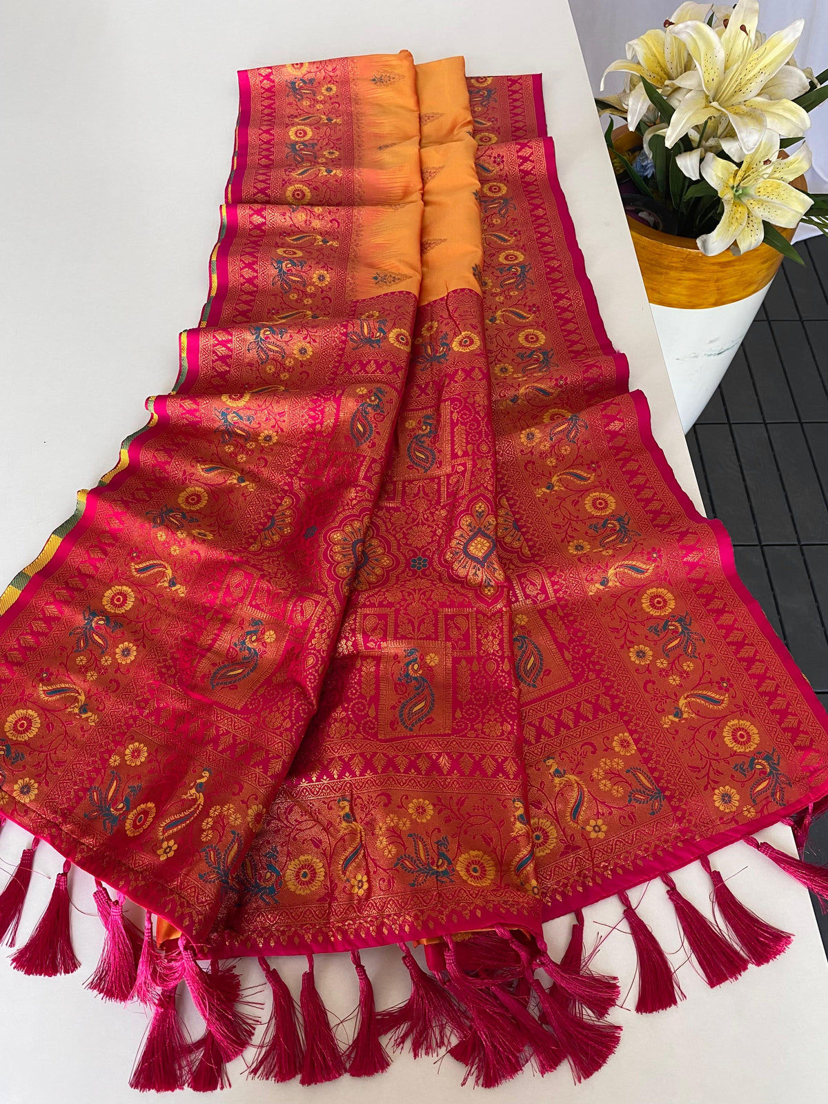 Saumya Jhallar Saree