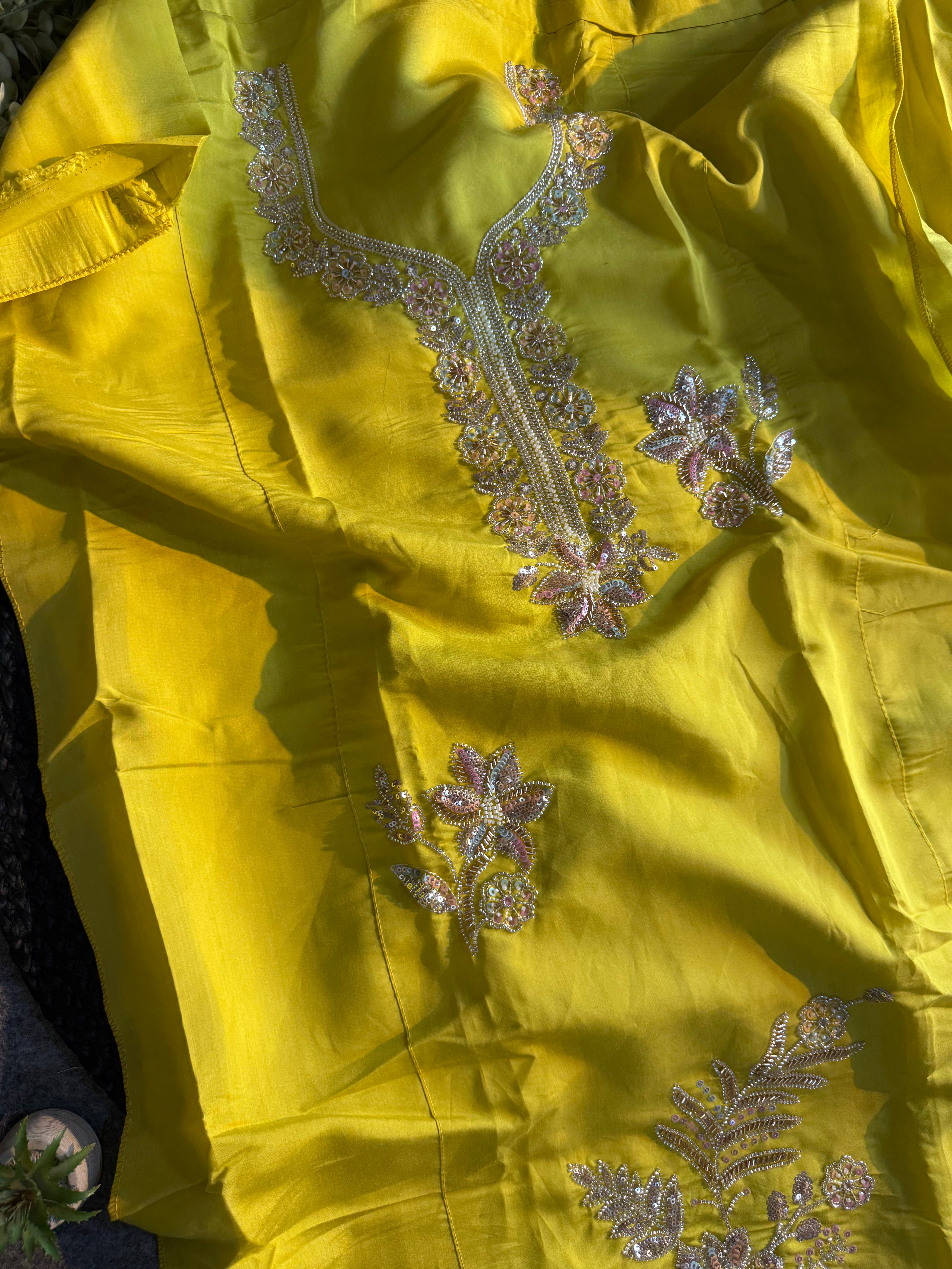 Ruhani Unstiched Suit