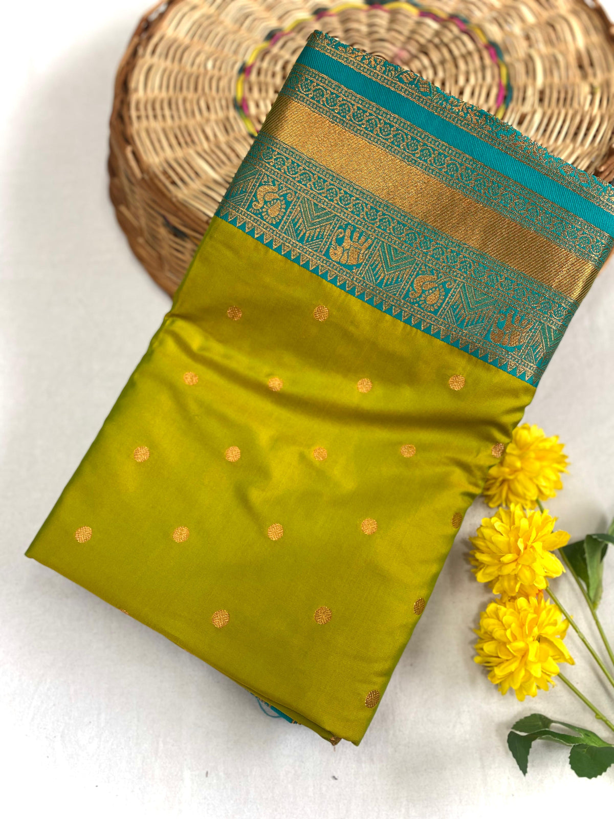 Rajeshwari Pure Paithani Silk Without Border Saree