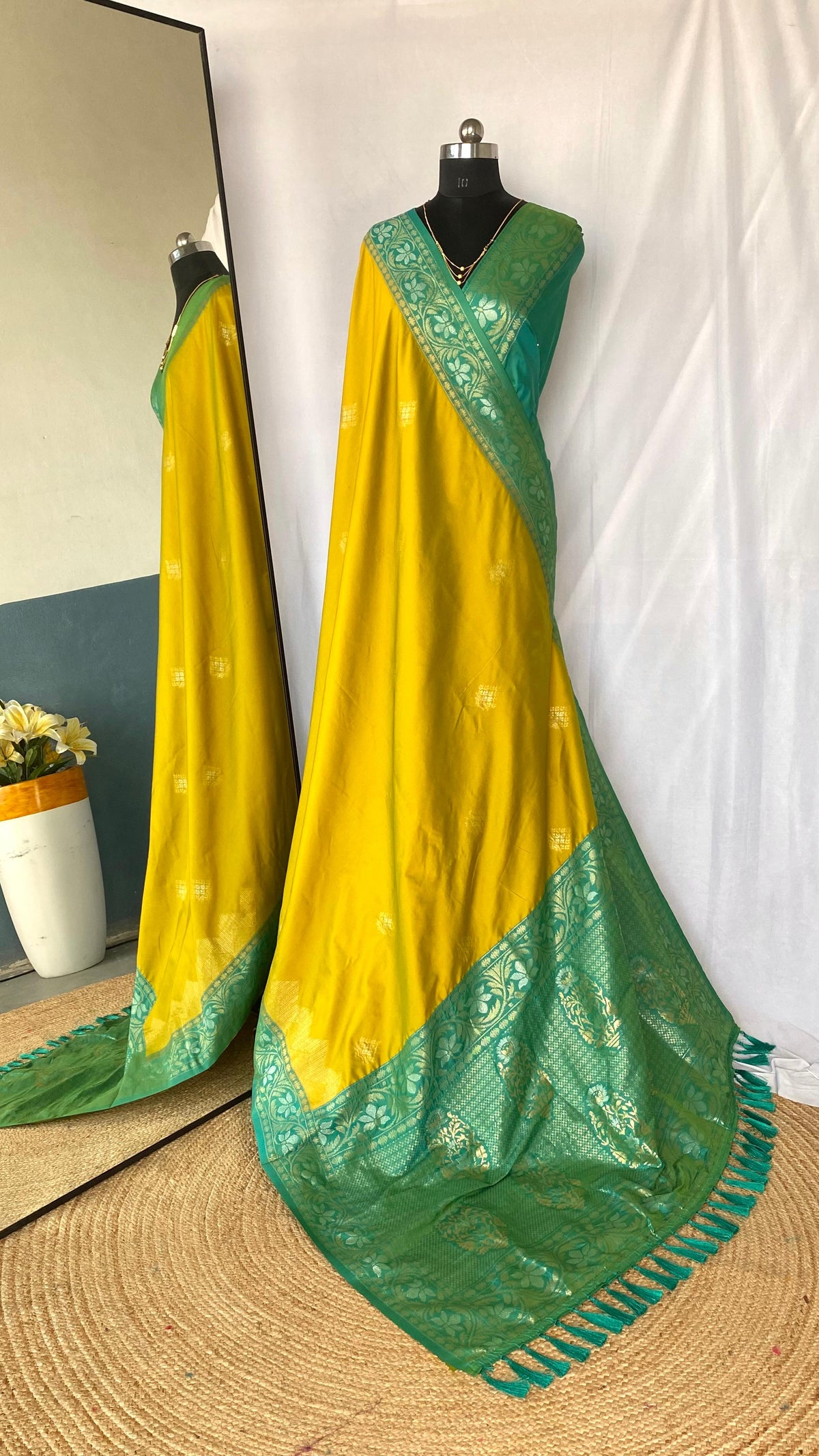 Peshwai Dual Tone With Tessel Silk Saree
