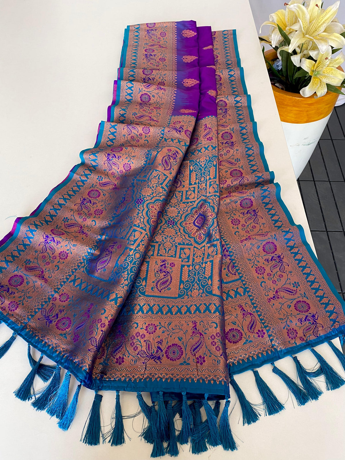 Saumya Jhallar Saree