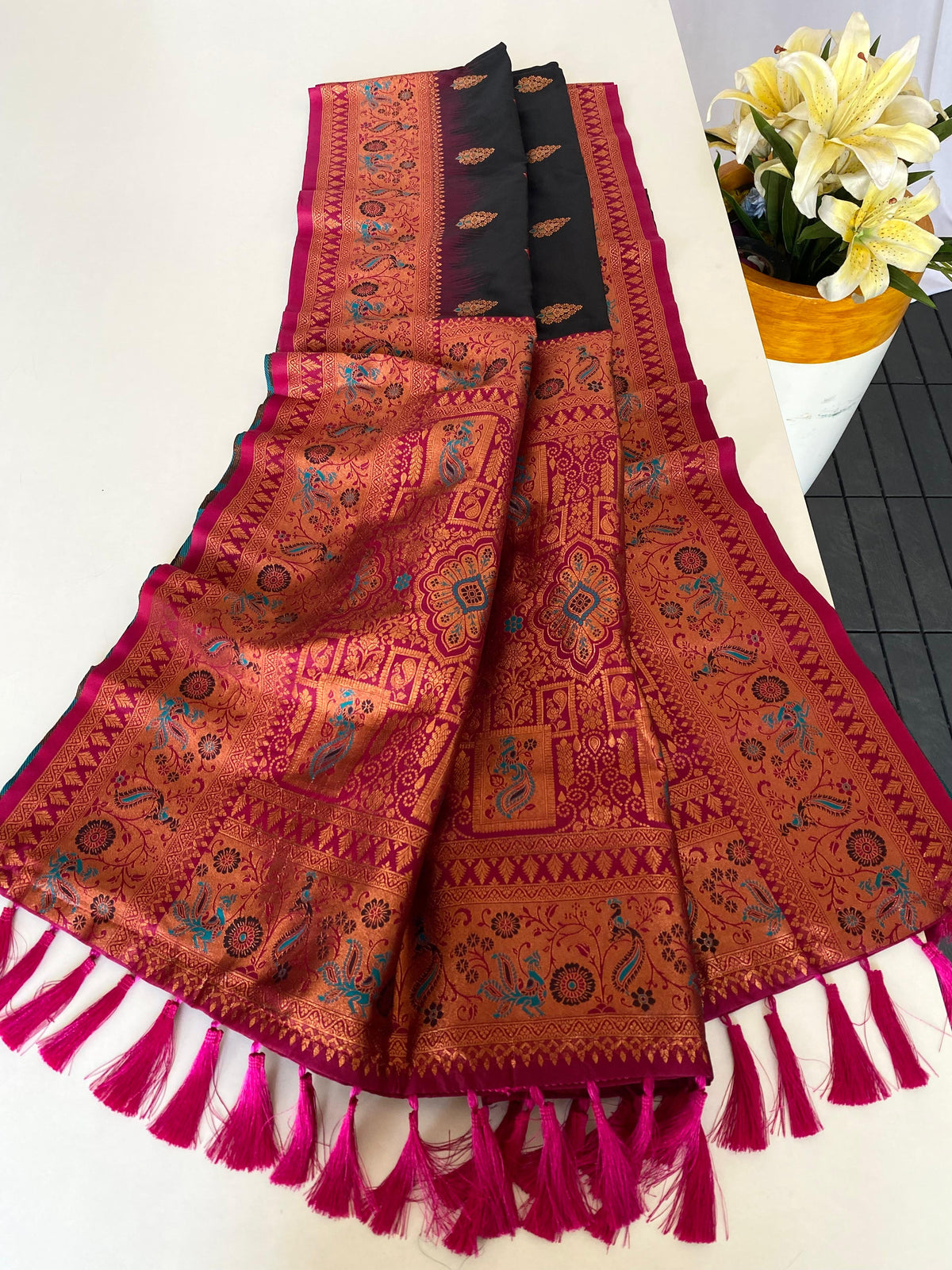 Saumya Jhallar Saree