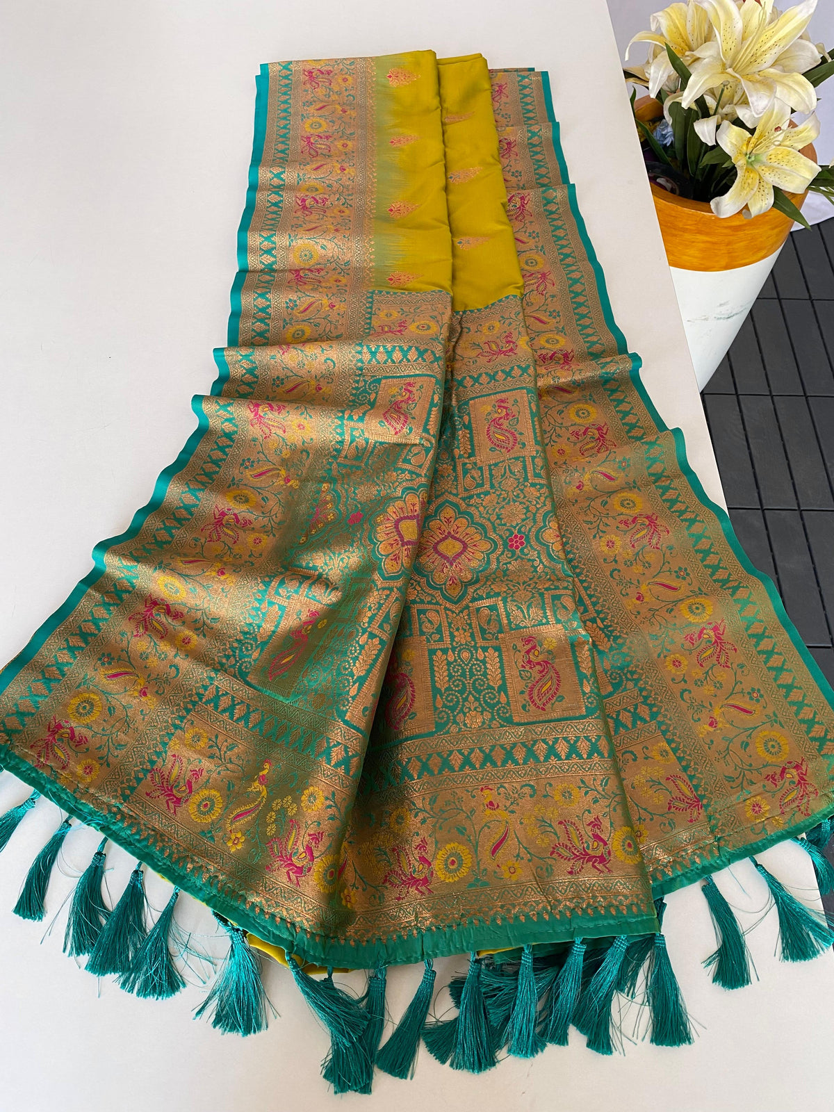 Saumya Jhallar Saree