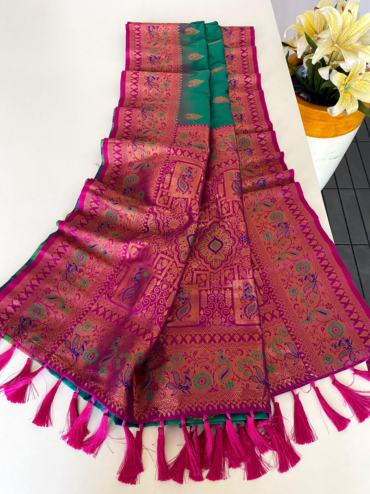 Saumya Jhallar Saree