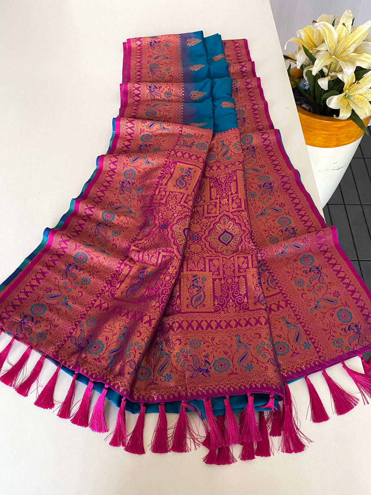 Saumya Jhallar Saree